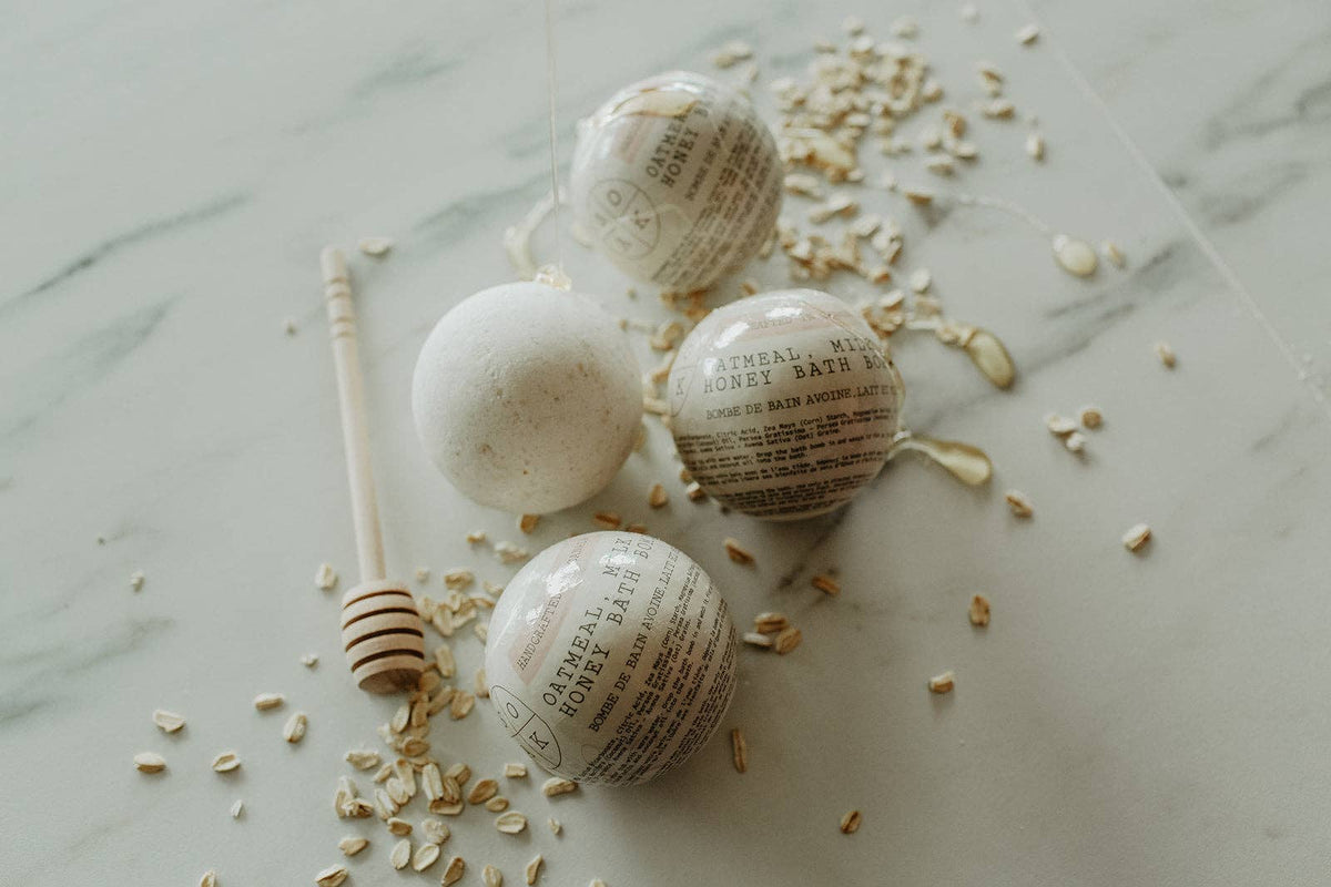 Oatmeal, Milk and Honey Bath Bomb - Made in Canada