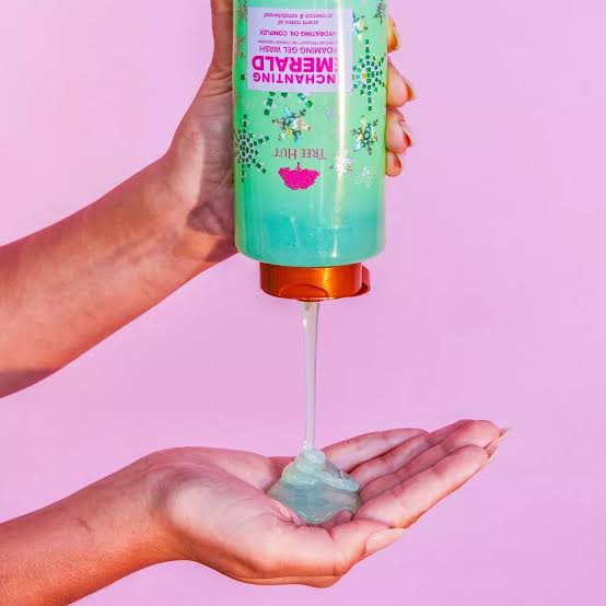 Tree Hut Enchanting Emerald Foaming Gel Body Wash – 18 fl oz